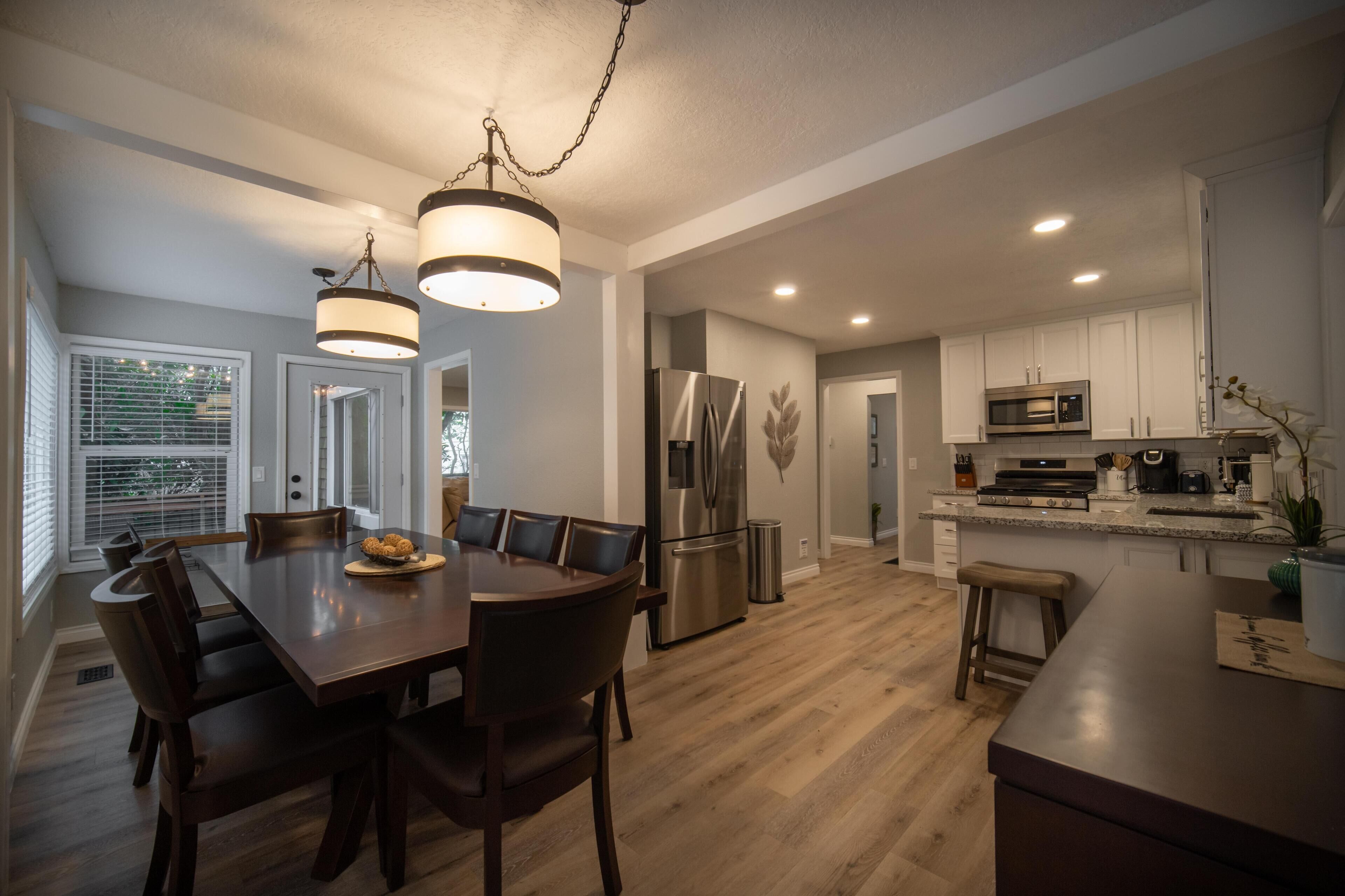 House, 2 Queen Beds (Just Beachy) | Private kitchen