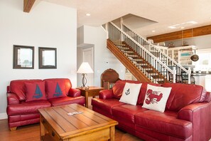 House, Multiple Beds (Roads End Light House) | Living room - Roads End Light House (Lincoln City)
