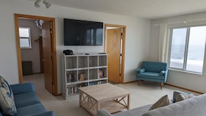 House, Multiple Beds (Ocean's Song) | Living room - Ocean's Song (Gleneden Beach)