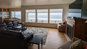 House, Multiple Beds (Ocean's Song) | Living room - Ocean's Song (Gleneden Beach)