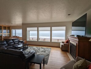 House, Multiple Beds (Ocean's Song) | Living room - Ocean's Song (Gleneden Beach)