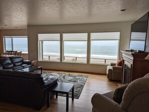 House, Multiple Beds (Ocean's Song) | Living room - Ocean's Song (Gleneden Beach)