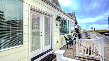 House, Multiple Beds (Sand Dollar) | Balcony