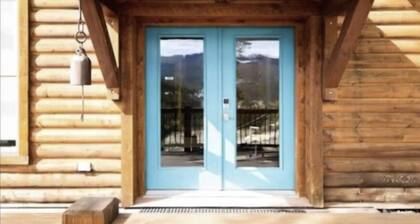 Mountain Liv’n Modern 100% Off-grid Home with Amazing Views
