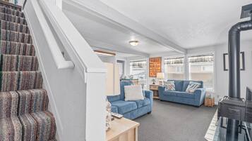 House, 1 Queen Bed with Sofa bed (Sand Dollar Cottage) | Living area