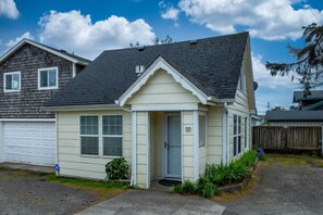 House, 1 Queen Bed with Sofa bed (Sand Dollar Cottage) | Exterior - Sand Dollar Cottage (Seaside)