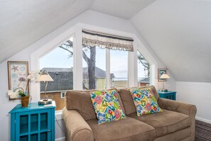 House, 1 Queen Bed with Sofa bed (Sand Dollar Cottage) | Living area - Sand Dollar Cottage (Seaside)