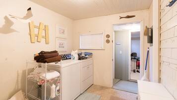 獨棟房屋, 多張床 (Serenity Cottage) | 洗衣