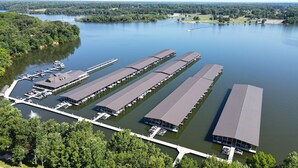 A marina with multiple covered boat docks and a large body of water. - Lakefront-Lakeview-Steps to the Water-Tim's Ford Lake LUXURY Home & DOCK (Winchester)
