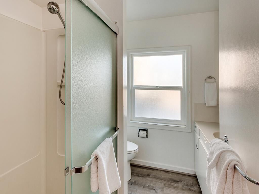 House, Multiple Beds (Steve's Getaway) | Bathroom