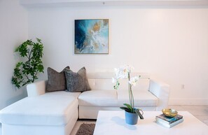 Smart TV - Amazing 2BR APT @Brickell, Free Parking. (Miami)