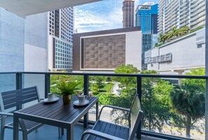Outdoor dining - MB-507 · Spacious and bright in the heart of Brickell (Miami)