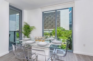 Dining - MB-507 · Spacious and bright in the heart of Brickell (Miami)