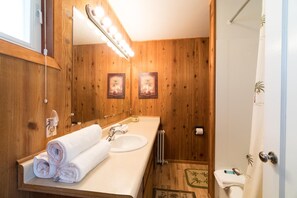 Huis, meerdere bedden (Surfers Cove) | Badkamer