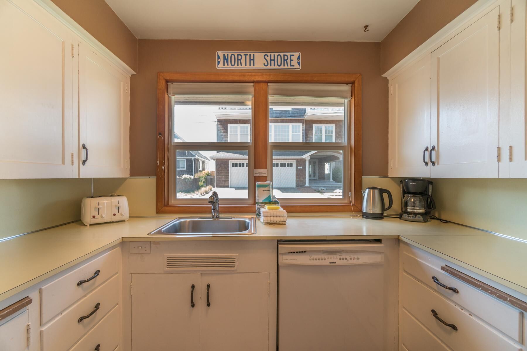 House, Multiple Beds (Surfers Cove) | Private kitchen