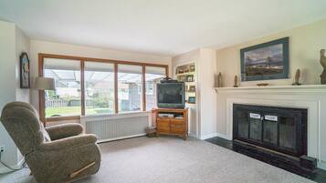 Nhà, nhiều giường (Surfers Cove) | Phòng khách