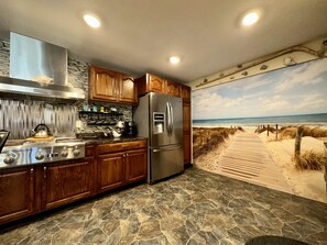 Fridge, microwave, oven, stovetop - %OFF 7/28 DAYS 20 gst /pet - 3,600 sq. ft.ranch 0.5m to Crystal Mountain resort  (Thompsonville)