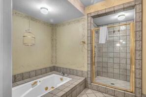 Casa, varias camas (The Green House) | Baño