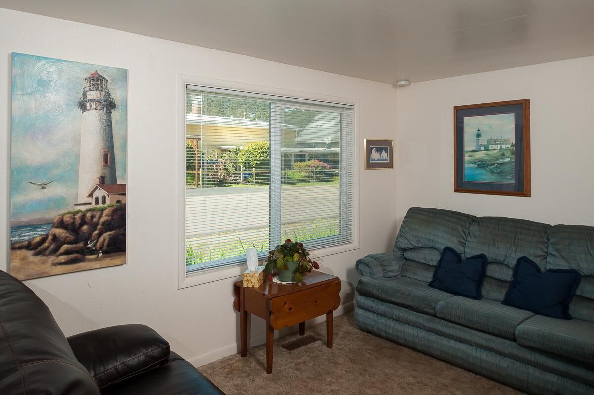 Rumah, Beberapa Tempat Tidur (The Lighthouse in Lincoln City) | Ruang keluarga