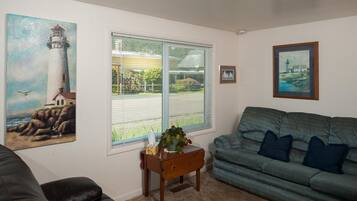 Rumah, Beberapa Tempat Tidur (The Lighthouse in Lincoln City) | Ruang keluarga