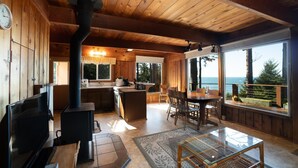 Hus, flere senger (The Cedar House) | Oppholdsrom