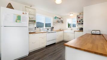 House, Berbilang Katil (The Lakeside Caboose) | Dapur peribadi