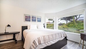House, Multiple Beds (The Lakeside Caboose) | 3 bedrooms, internet - The Lakeside Caboose (Rockaway Beach)