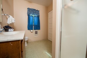 Bathroom - The Tides (Seaside)
