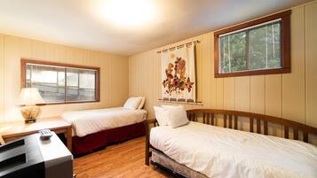 House, 1 Katil Ratu (Queen) dengan Katil Sofa (The Sea Slug) | 2 bilik tidur