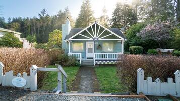 House, 1 Katil Ratu (Queen) dengan Katil Sofa (The Sea Slug) | Bahagian luar