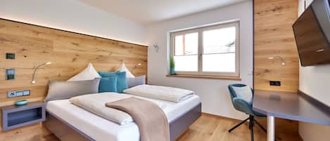 4 Schlafzimmer, Schreibtisch, BĂŒgeleisen/BĂŒgelbrett, kostenloses WLAN