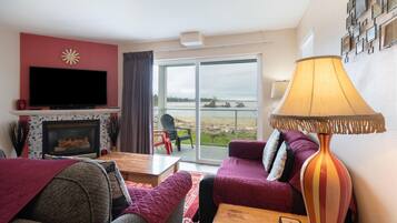 Condo, Berbilang Katil (Waters Edge 207) | Ruang tamu