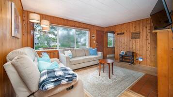 House, 2 Double Beds (Barefoot Bungalow) | Living room