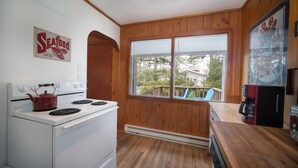 House, 2 Double Beds (Barefoot Bungalow) | Private kitchen - Barefoot Bungalow (Seaside)