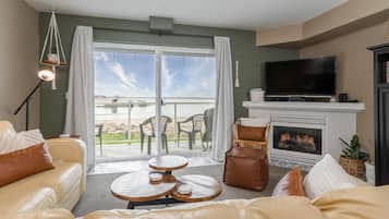 Condo, 1 King Bed with Sofa bed (Waters Edge 304) | Living room