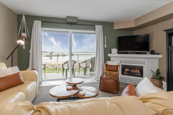 Appart'hôtel, 1 très grand lit et 1 canapé-lit (Waters Edge 304) | Salle de séjour