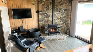 House, Multiple Beds (Woodley Beach House) | Living room