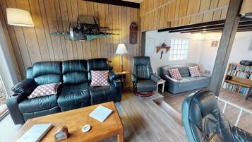 House, Berbilang Katil (Woodley Beach House) | Ruang tamu