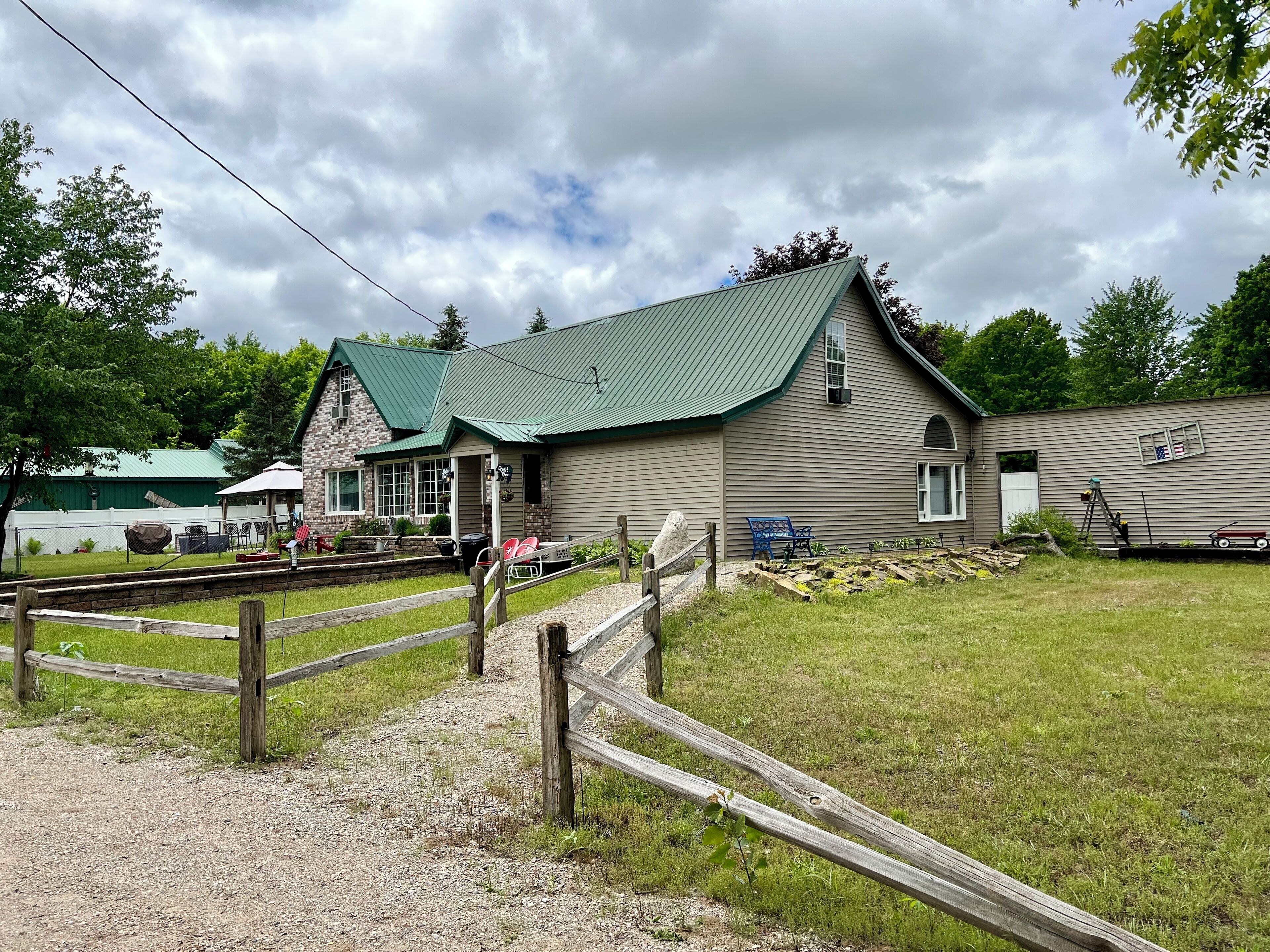Crystal Pines Lodge - Crystal Lodgings