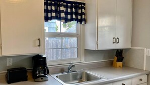 House, 1 Queen Bed (Little Cottage at the Coast) | Private kitchen - Little Cottage at the Coast (Seaside)