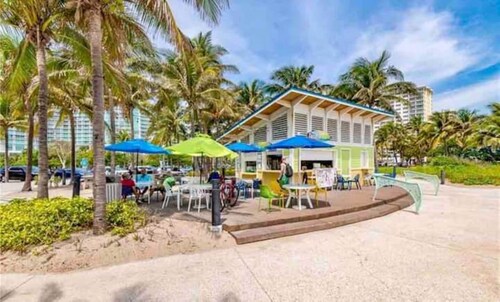 Gorgeous Florida Waterfront Condo 1st Floor, with Large Heated Pool & Patio