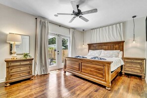 3 bedrooms, desk, iron/ironing board, travel crib