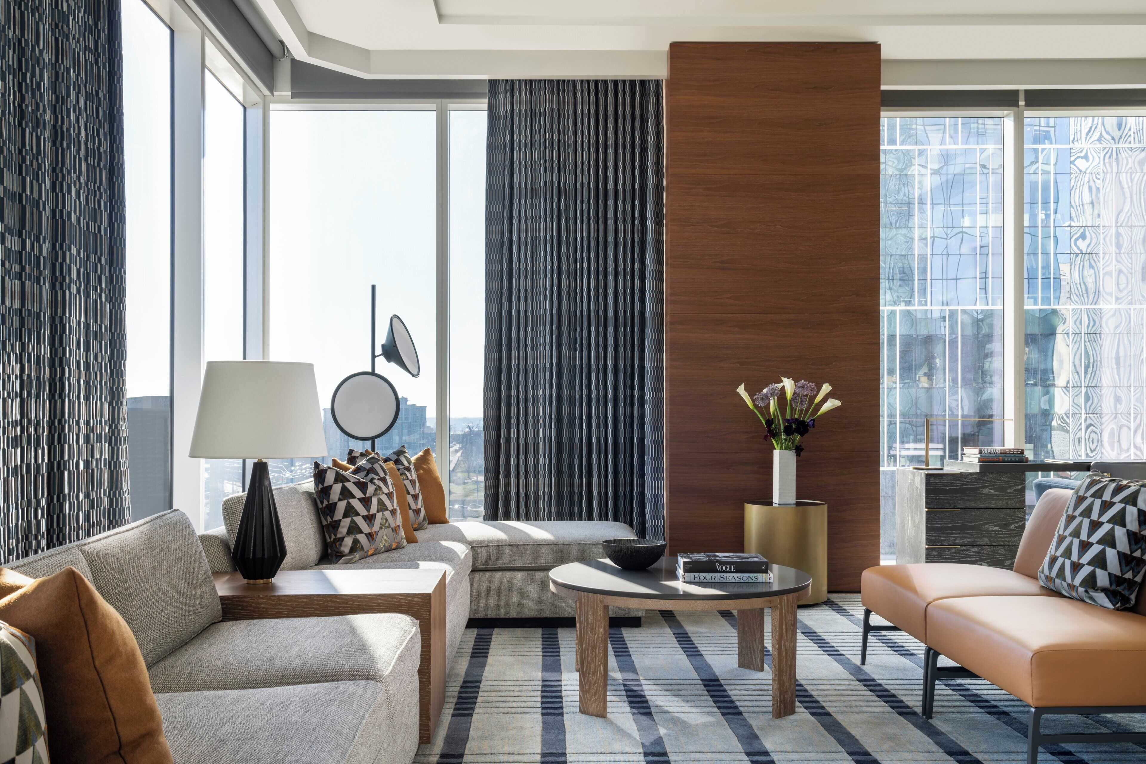 高档床上用品、羽绒被、加厚床垫、迷你吧