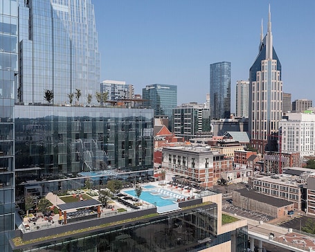 Premium bedding, down comforters, pillowtop beds, minibar