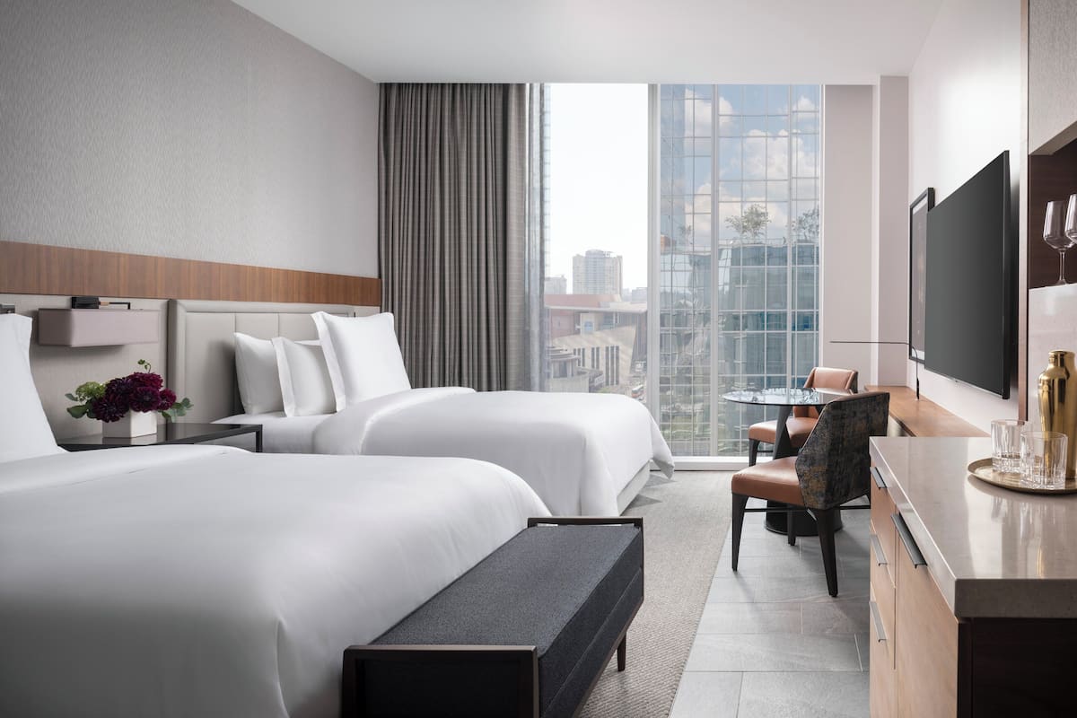 Hochwertige Bettwaren, Daunenbettdecken, Pillowtop-Betten, Minibar