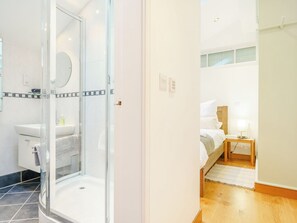 Unclassified image, 2 of 20, button