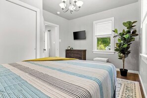 2 bedrooms, desk, iron/ironing board, travel crib