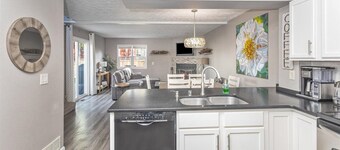 Jewel Lakehouse: Townhome close to everything