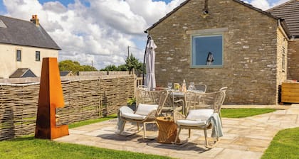 Luxurious Complex: 2 barns together edge of Frome