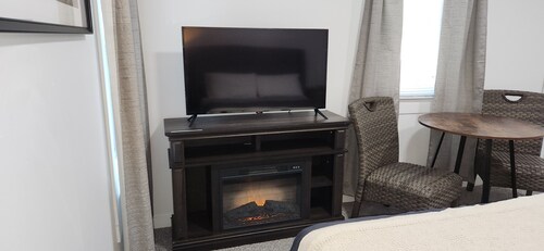 4th St Studio- Weekly/ Monthly Discounts! Travelers and Contractors Welcome!